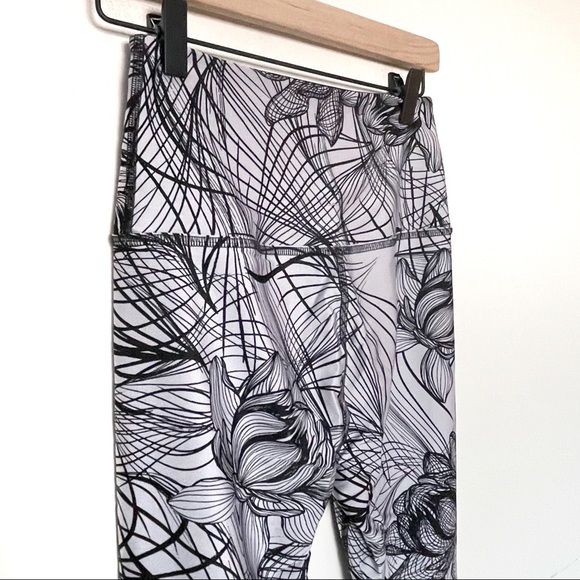 Beyond Yoga Flip Lotus Reversible Legging - Picture 8 of 11